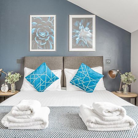 אגהאם Stylish 1 Bed Apt , Central , Pkg, Perfect For Long Stays מראה חיצוני תמונה