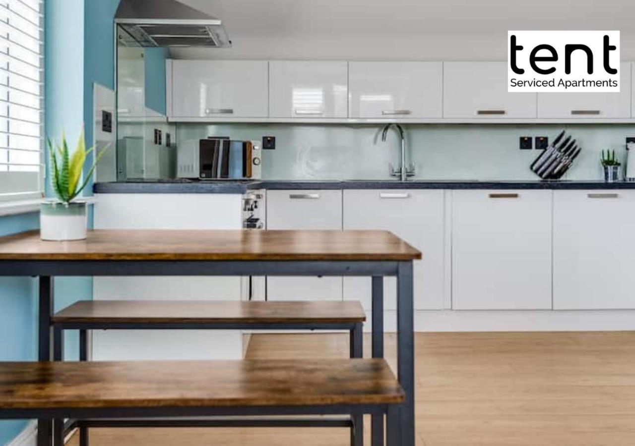 אגהאם Stylish 1 Bed Apt , Central , Pkg, Perfect For Long Stays מראה חיצוני תמונה