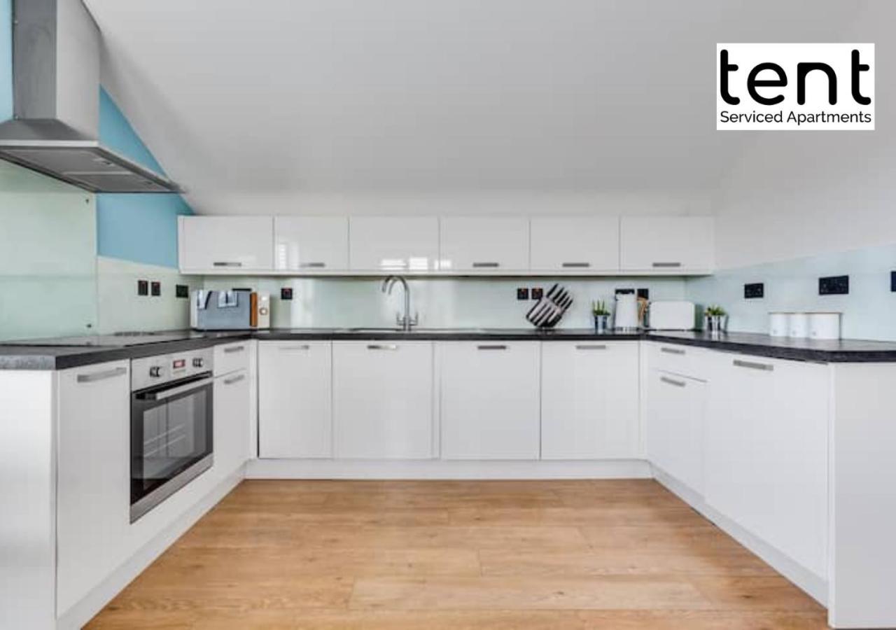 אגהאם Stylish 1 Bed Apt , Central , Pkg, Perfect For Long Stays מראה חיצוני תמונה