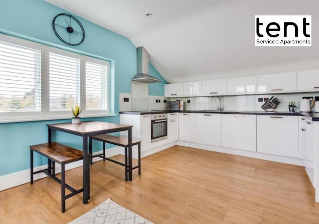 אגהאם Stylish 1 Bed Apt , Central , Pkg, Perfect For Long Stays מראה חיצוני תמונה