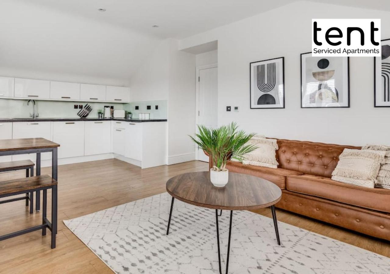 אגהאם Stylish 1 Bed Apt , Central , Pkg, Perfect For Long Stays מראה חיצוני תמונה