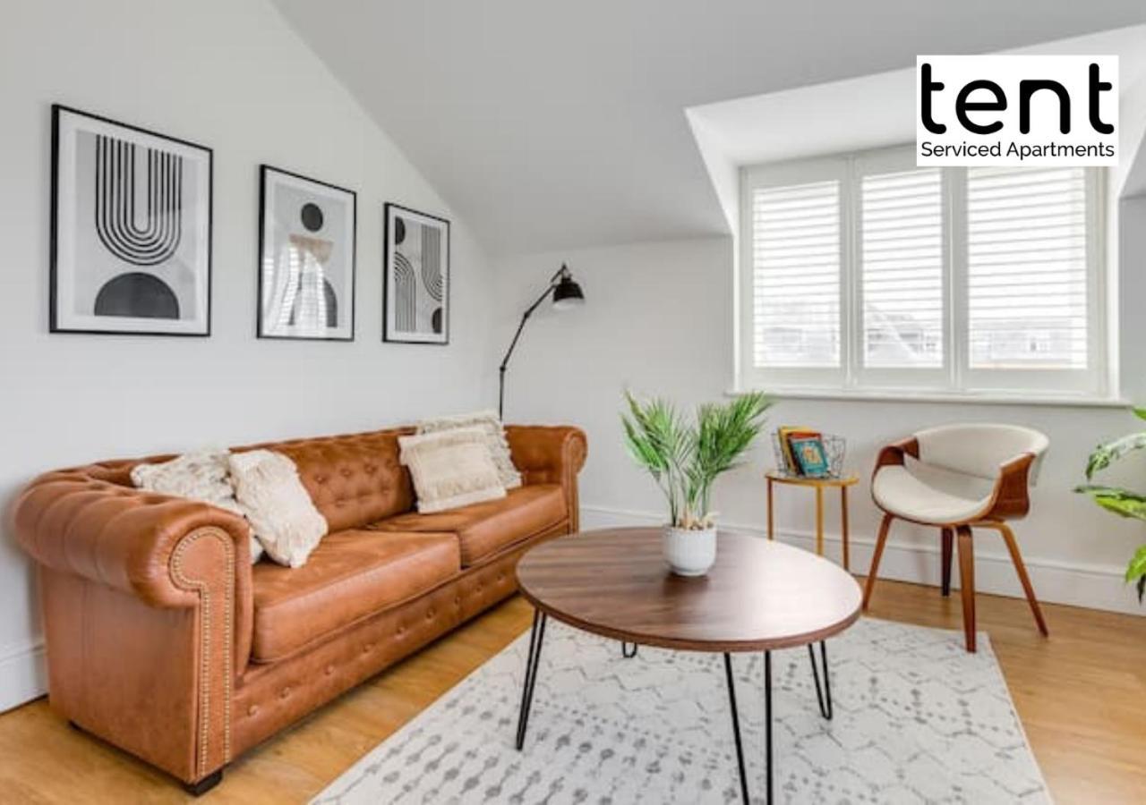 אגהאם Stylish 1 Bed Apt , Central , Pkg, Perfect For Long Stays מראה חיצוני תמונה