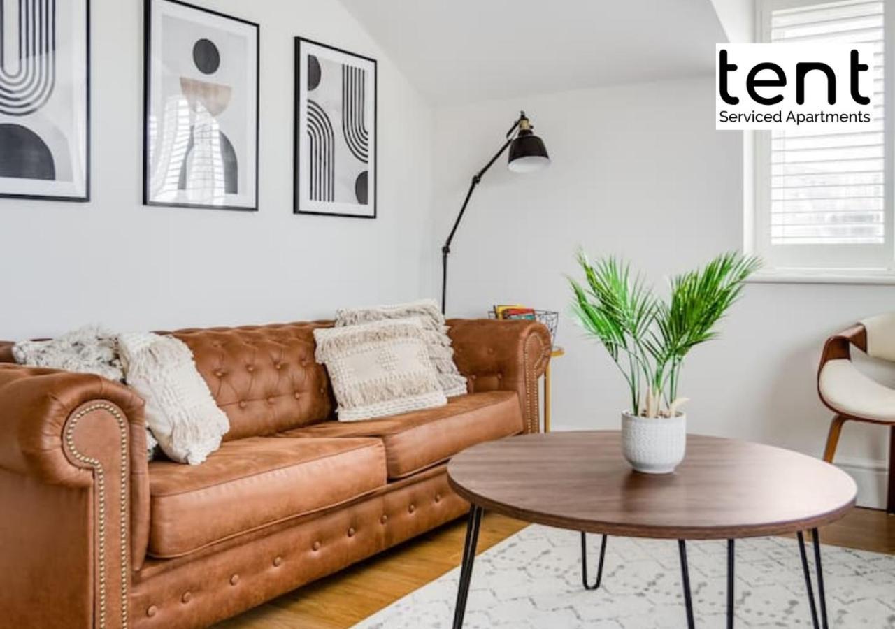 אגהאם Stylish 1 Bed Apt , Central , Pkg, Perfect For Long Stays מראה חיצוני תמונה
